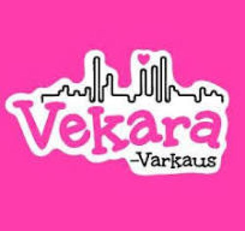 Vekara-Varkaus-logo, pinkki tausta, kaupungin siluetti ja Vekara-Varkaus-teksti