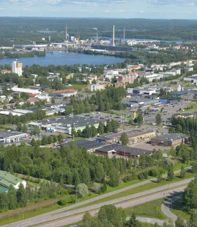 Kesäinen ilmakuva Varkauden keskustasta.