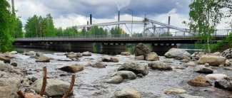 Ämmäkoski kuvattuna padolle ja tehtaille päin