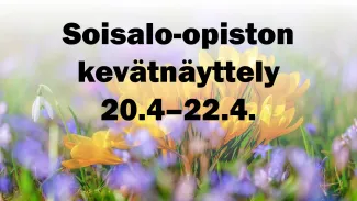 Etualalla teksti Soisalo-opiston kevätnäyttely 20.-22.4. ja taustalla keväisiä kukkia, krookuksia