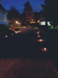 Valoa hautausmailla.