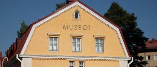 Vanha museorakennus Wredenkadulla.