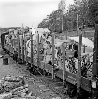 Evakkojuna, mustavalkoinen valokuva.