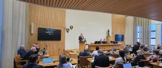 Uuden kaupunginjohtajan valinta valtuustosalissa, yleiskuva.